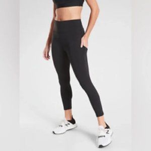 Athleta Velocity Stash Pocket 7/8 Tight Black Legging Size Small